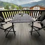 Lasch In Adler Apartment