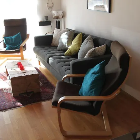 Lasch In Adler Apartment *