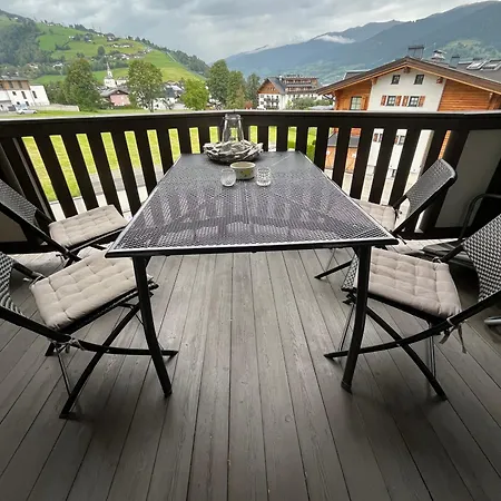 Lasch In Adler Apartment