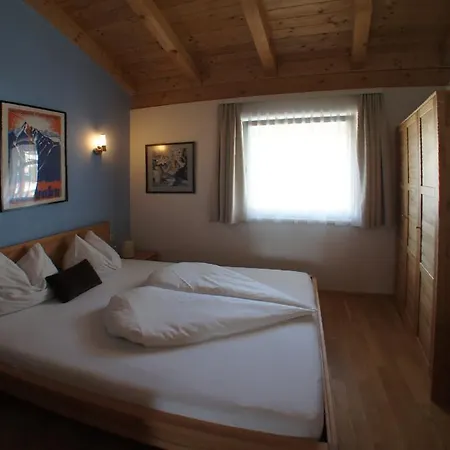 Lasch In Adler Apartment *